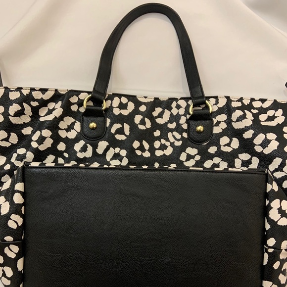 Betsey Johnson Print Purse Black & White - Picture 4 of 6
